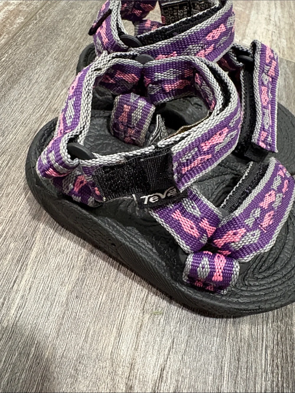 Teva sandals purple fish print size 2/3 infant